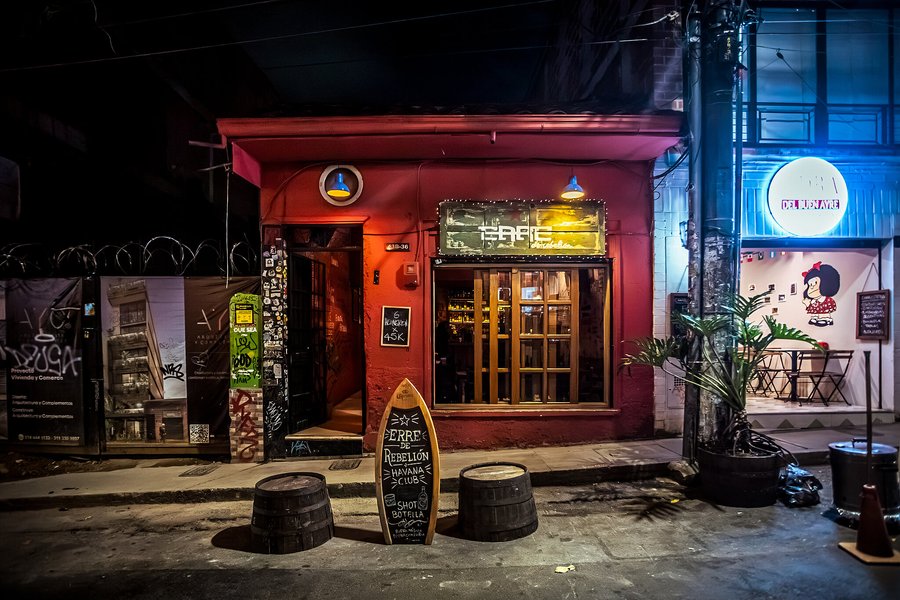 Rebelde speakeasy.