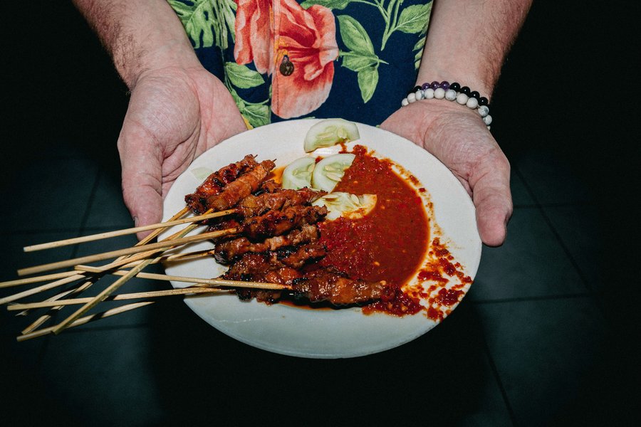 Sate babi plecing.