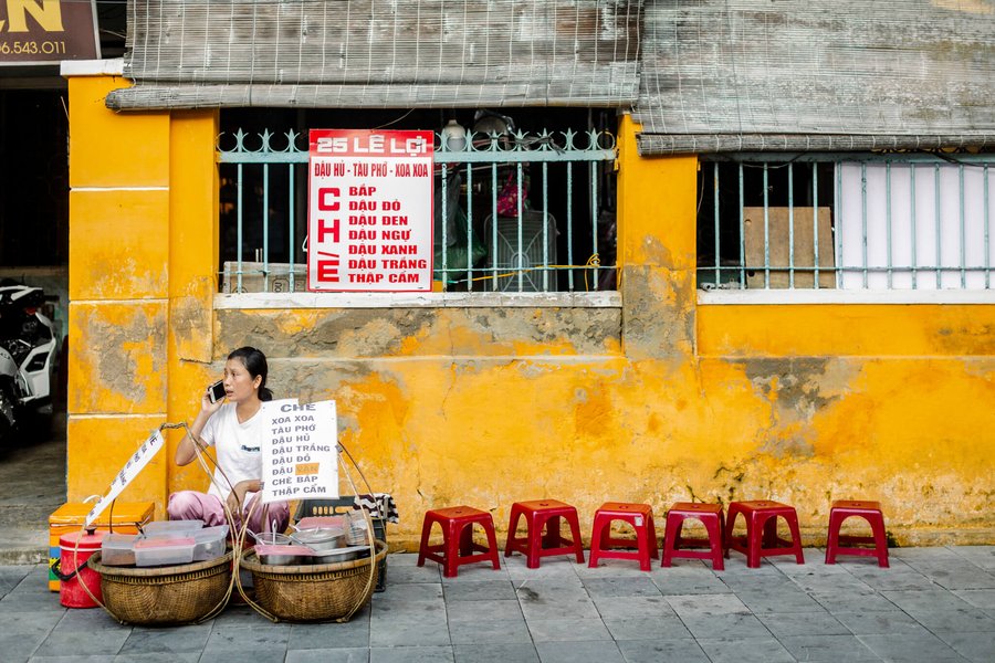 Chè stall, waiting.