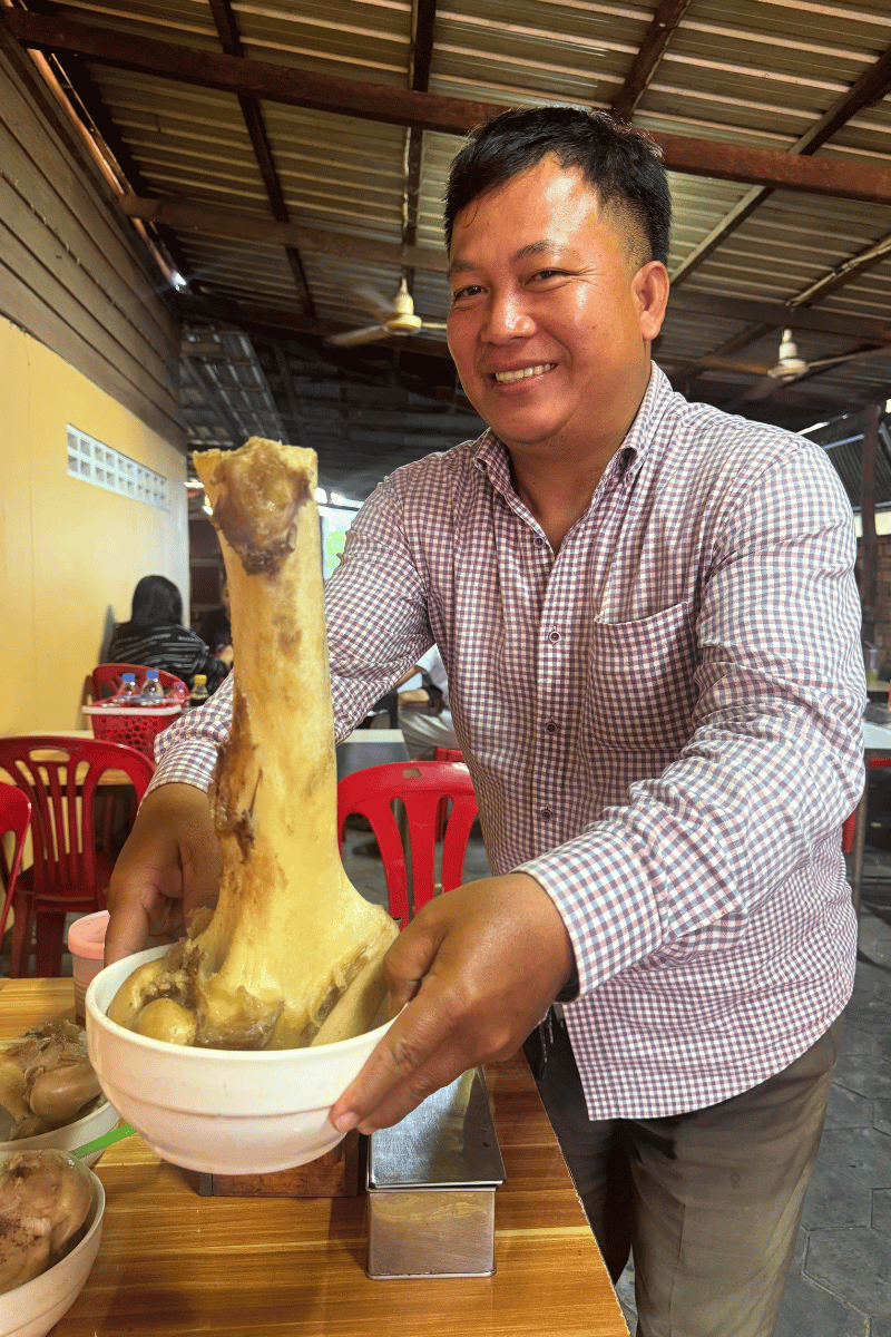 Khaur Chhaeng ko beef bone marrow.