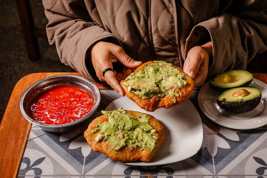 Sopaipilla and palta.