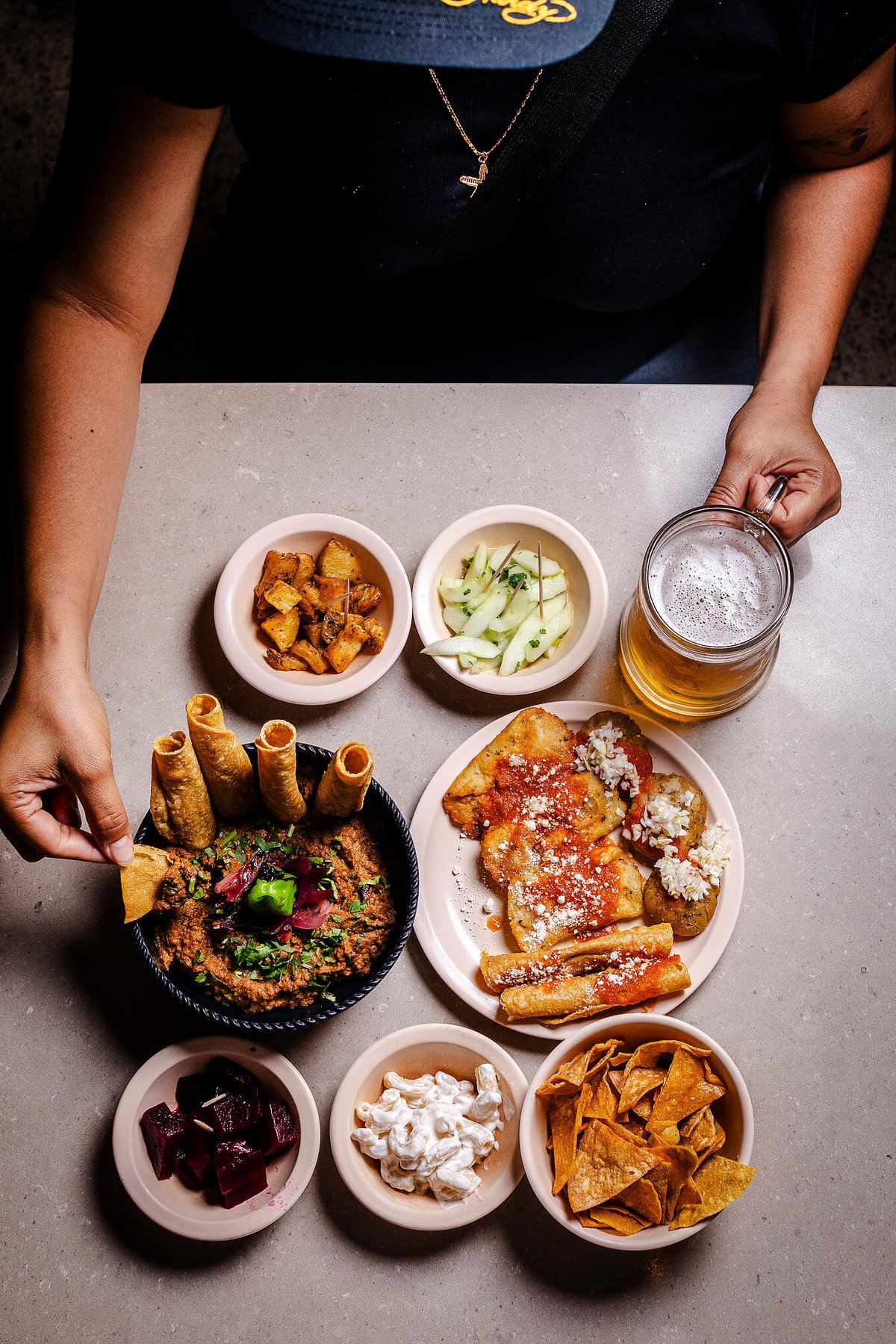 Botana spread with beer.
