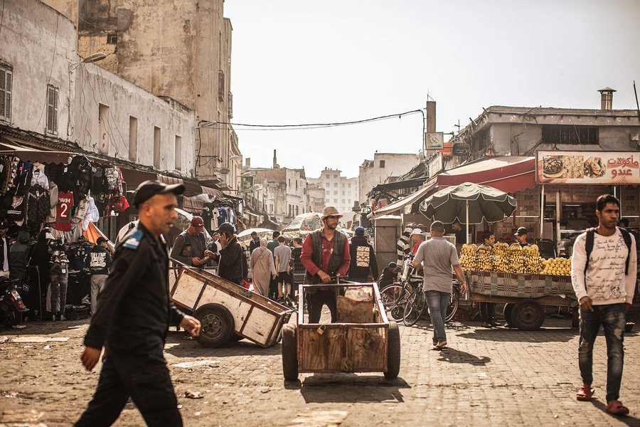 Market workers on the move.