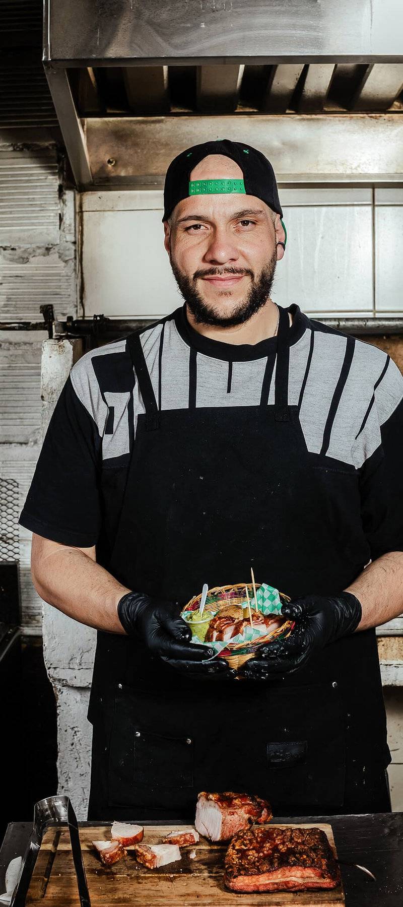 Chicharrón cook.