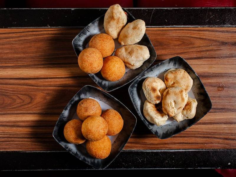 Pandebono and buñuelo.
