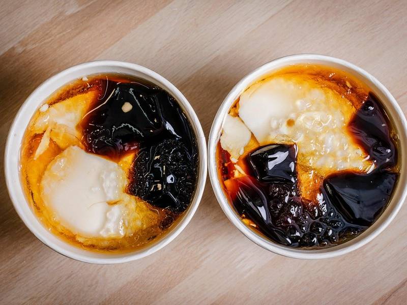 Tofu herbal pudding.