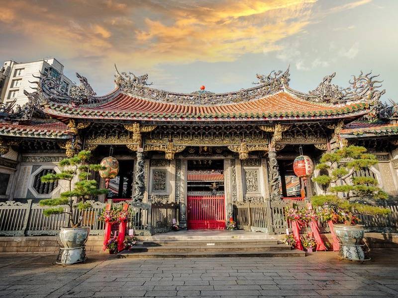 Longshan facade.