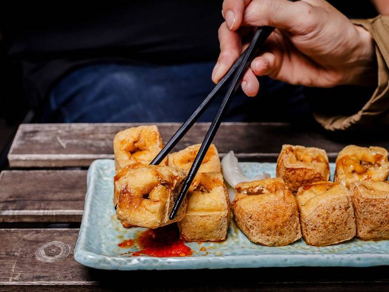 Fried stinky tofu.