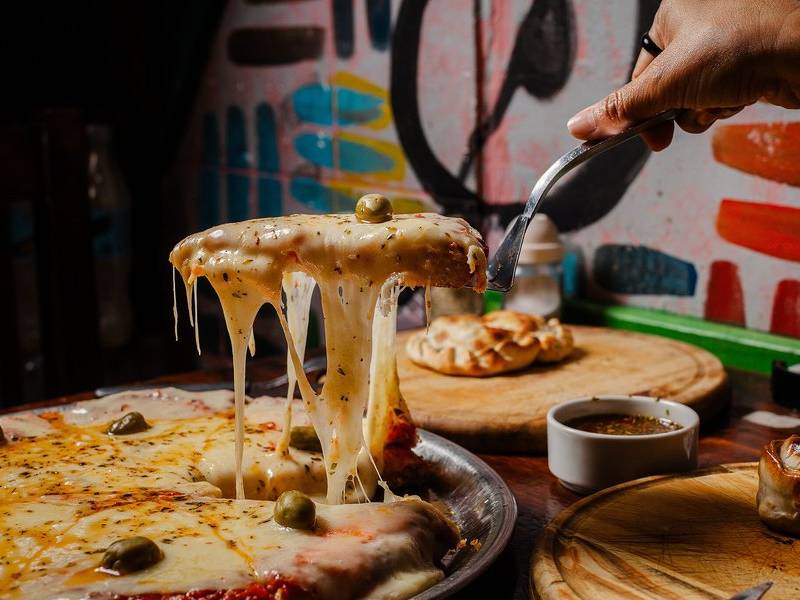 Cheese pull, mendocina.