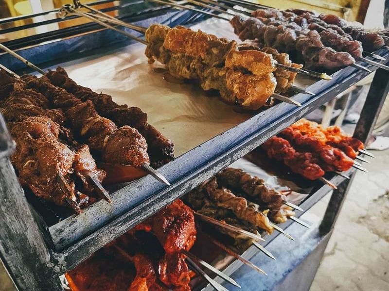 Kebabs to the grill.