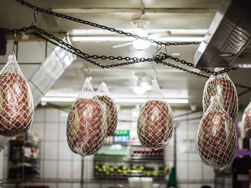 Linguiça in nets.