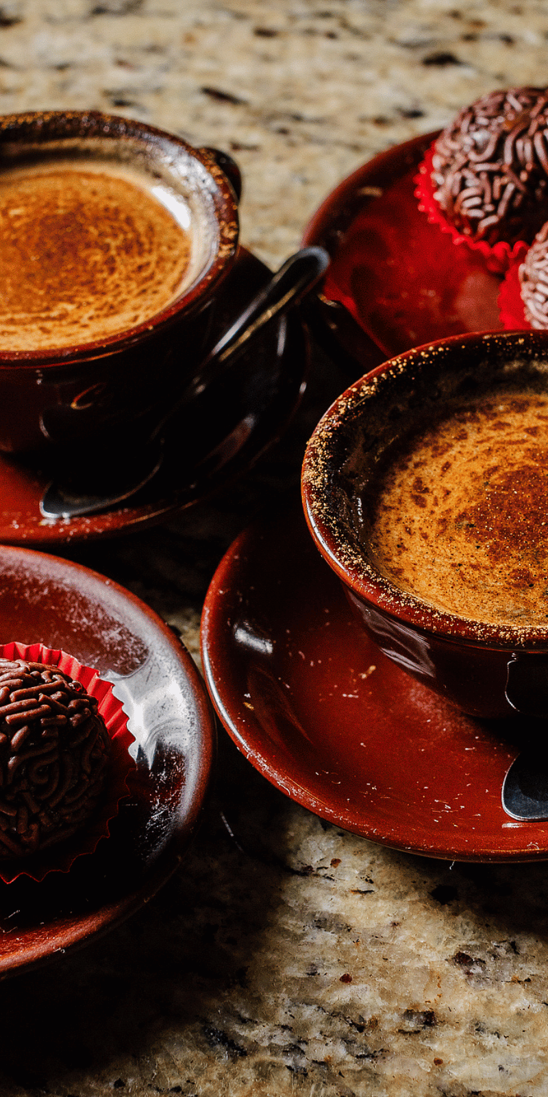 Café canelina and brigadeiro.