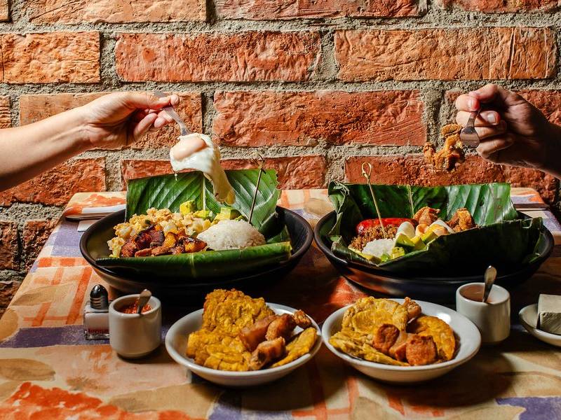 Banana-leaf fiambre al plato.