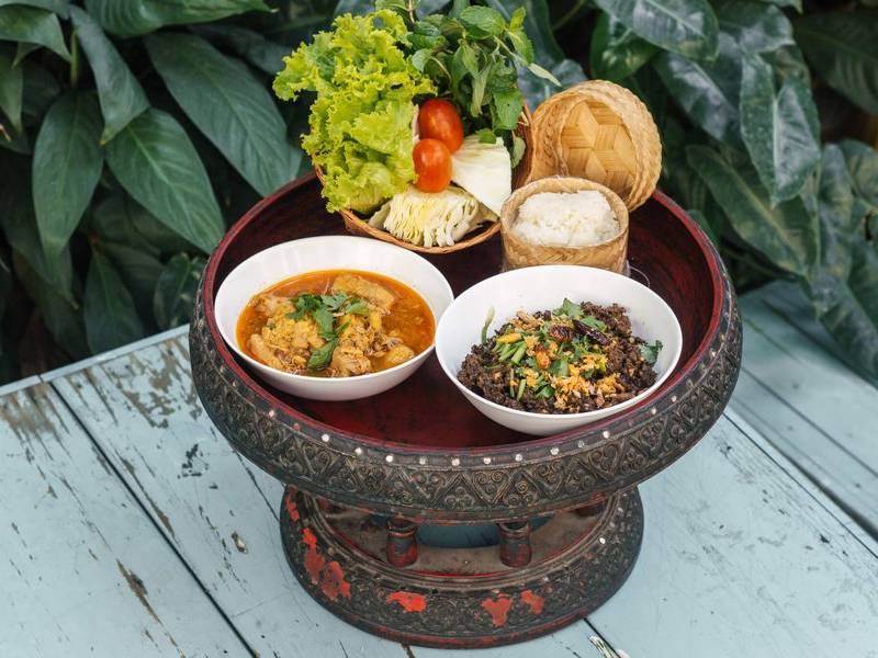 Gaeng hang lae curry.