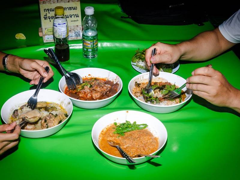 Kanom jeen rice noodles.