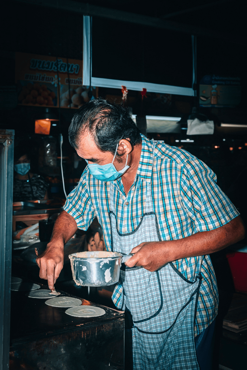 Making khanom buang.