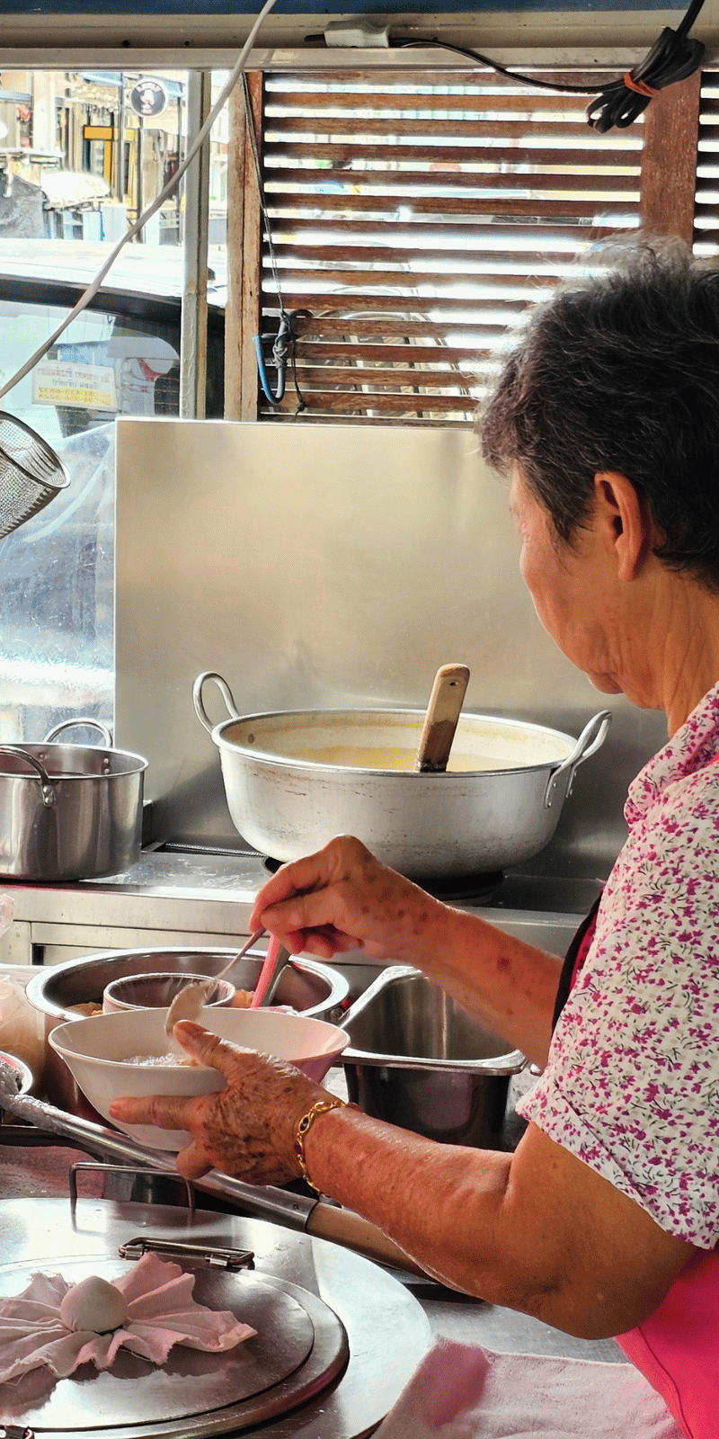 Khanom krok cook.