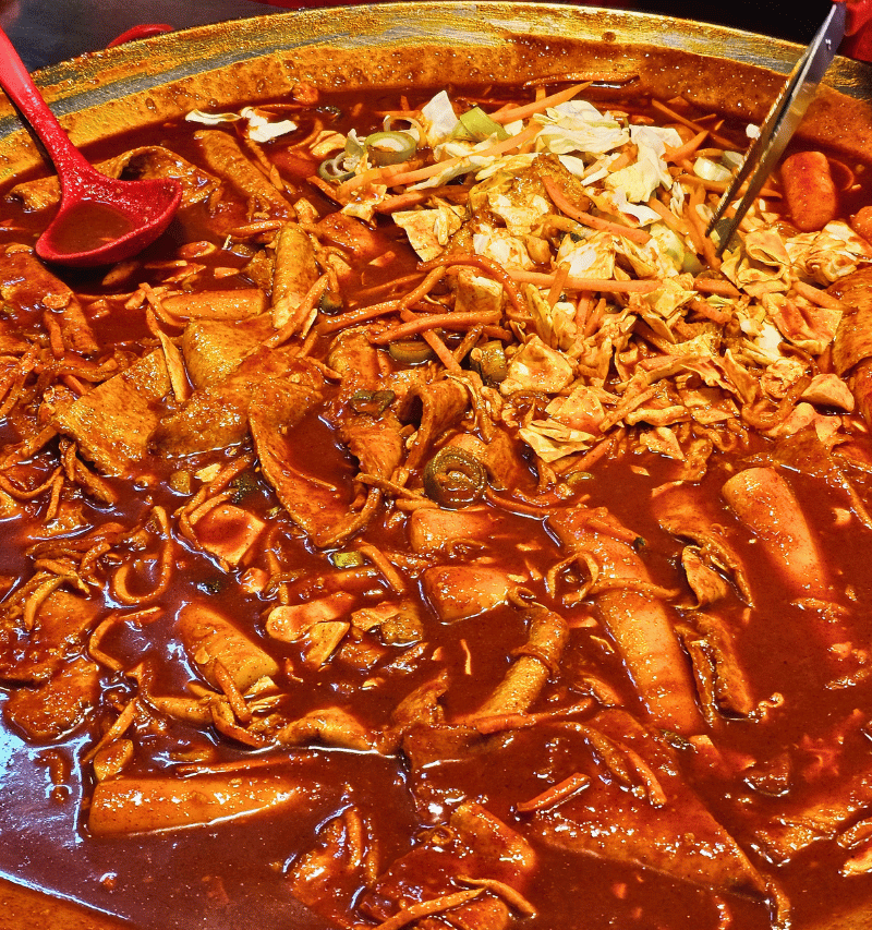 Bubbling tteokbokki.