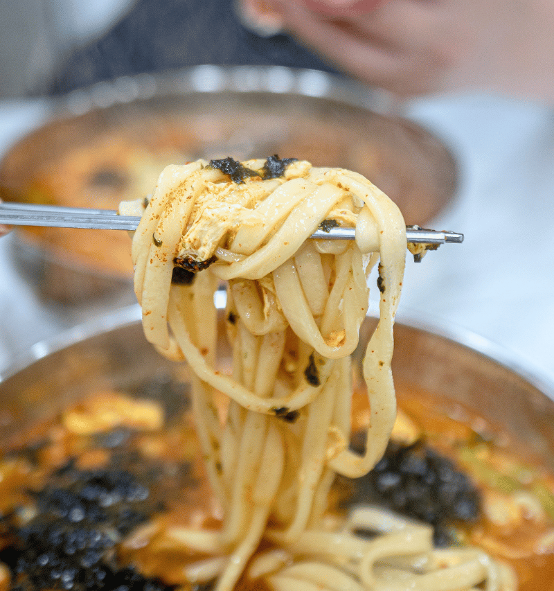 Kalguksu noodles.