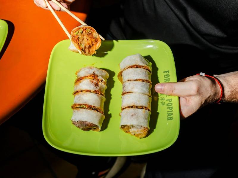 Fresh popiah rolls.
