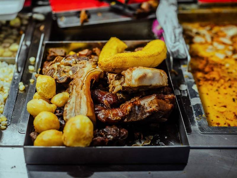 Hornado, in the tray.