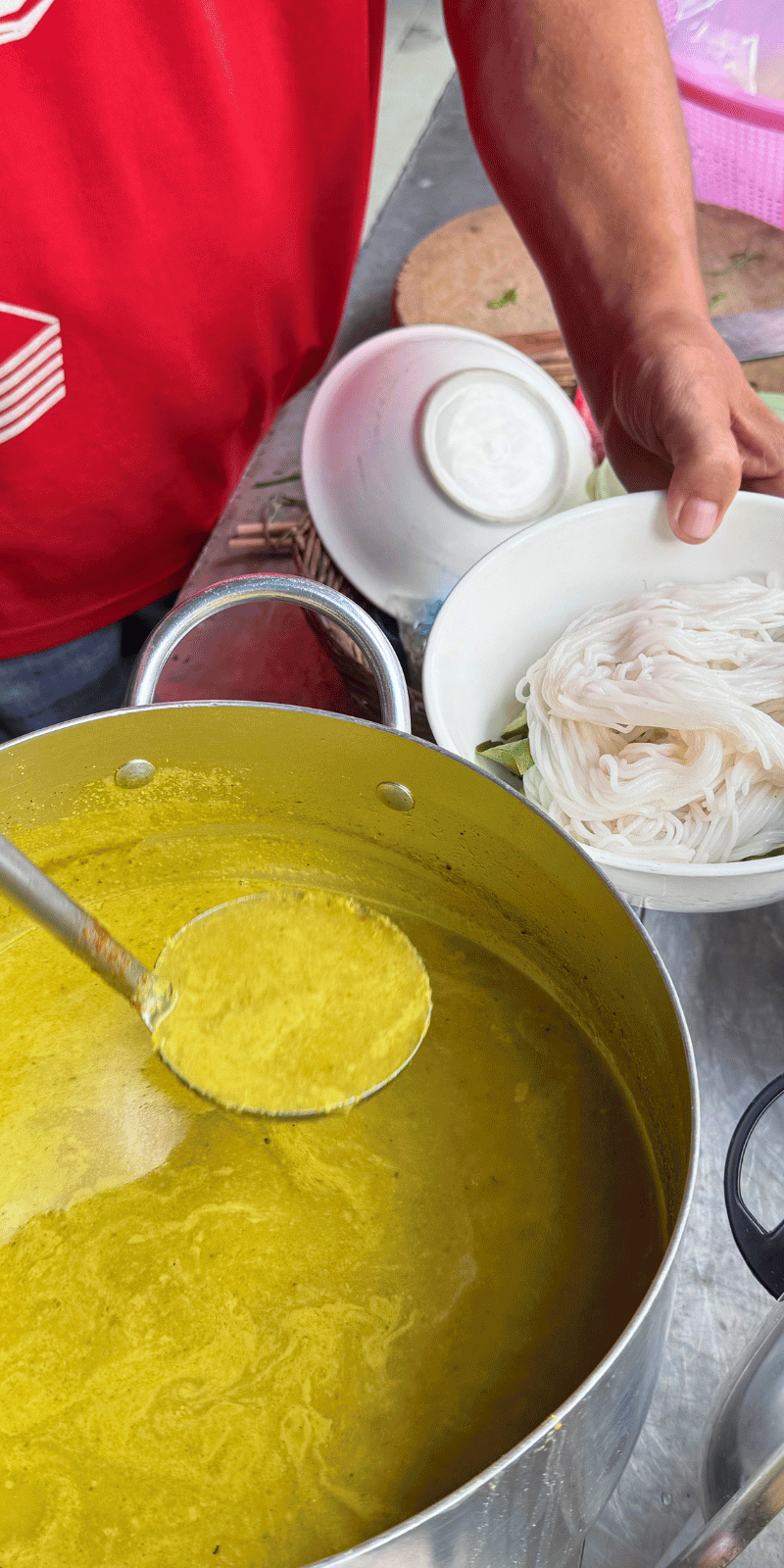 Ladling nom banh chok.
