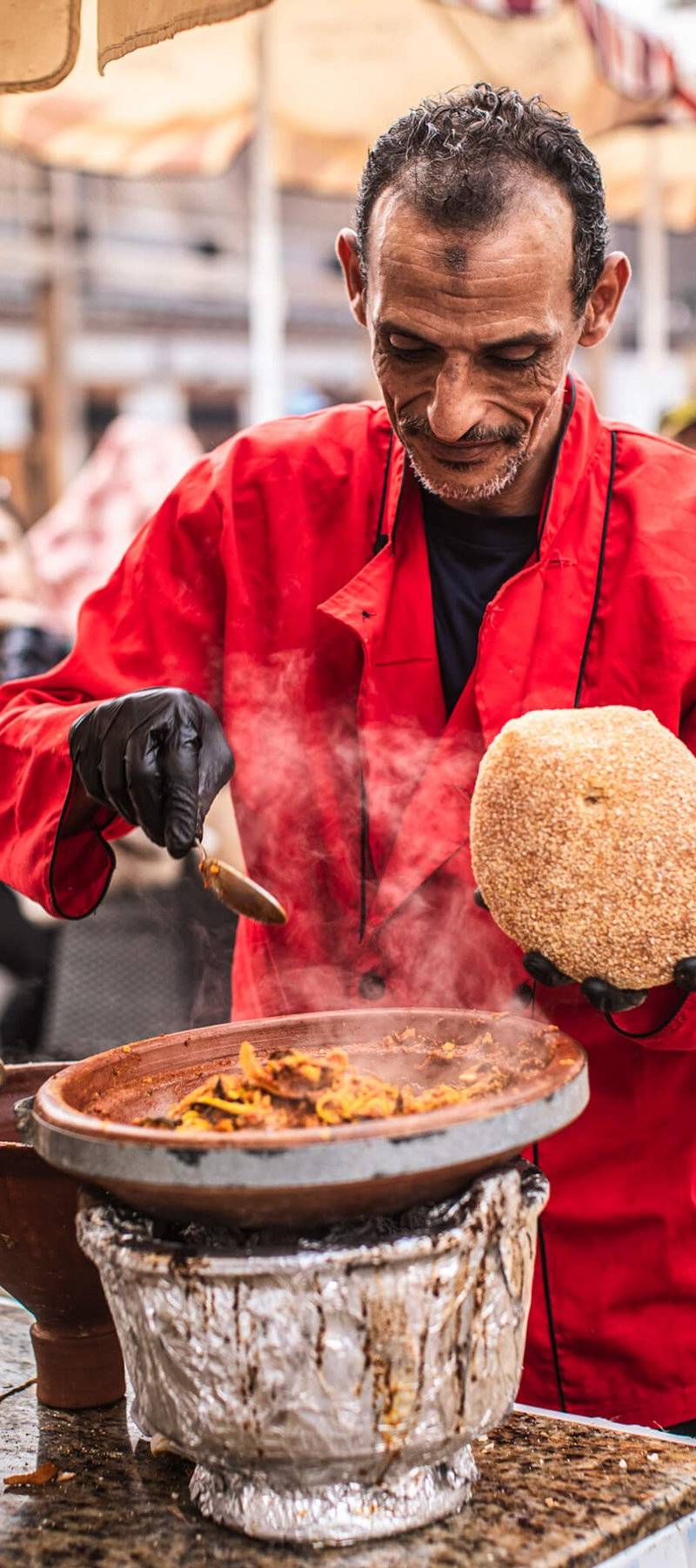 Seafood tajine into bread.