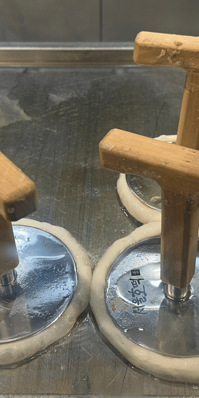 Pressing hotteok.