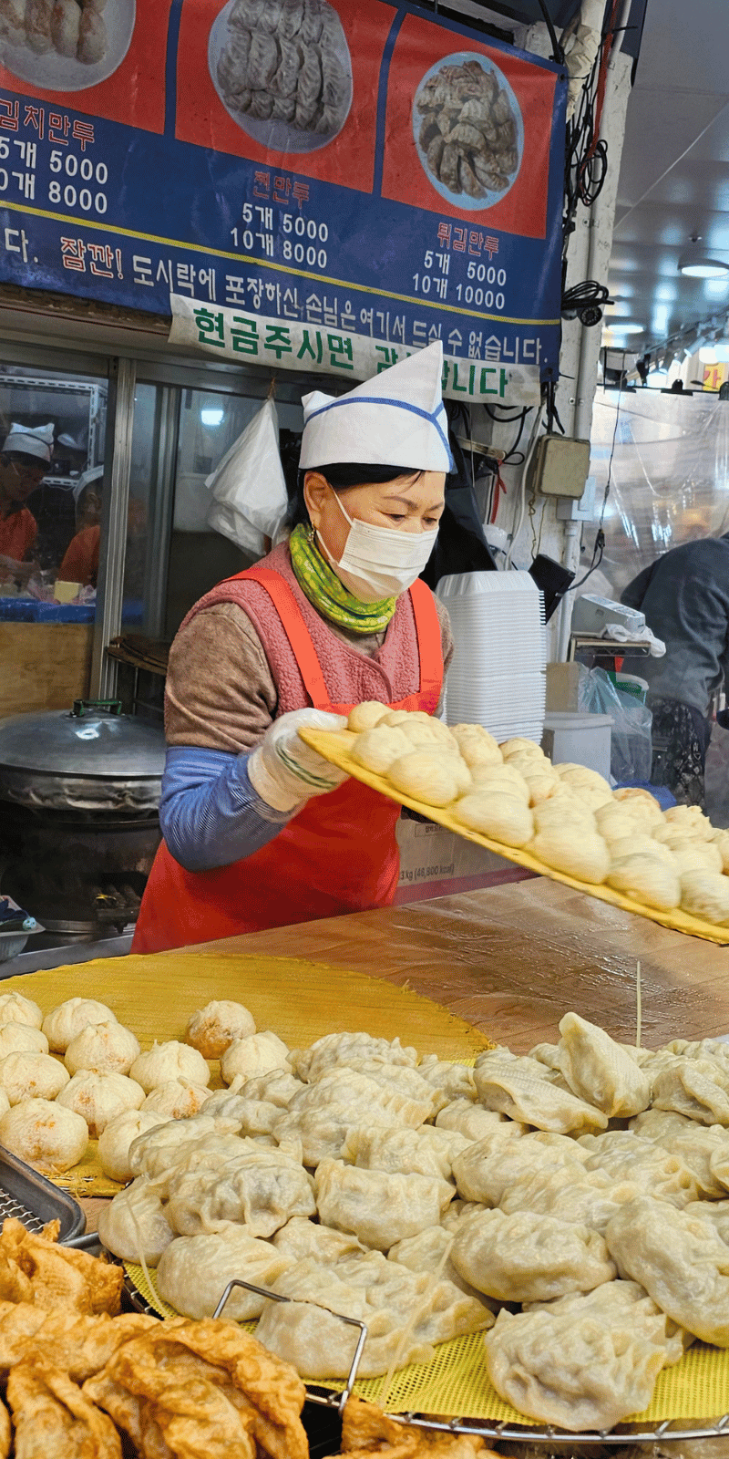 Mandu-shop vendor.