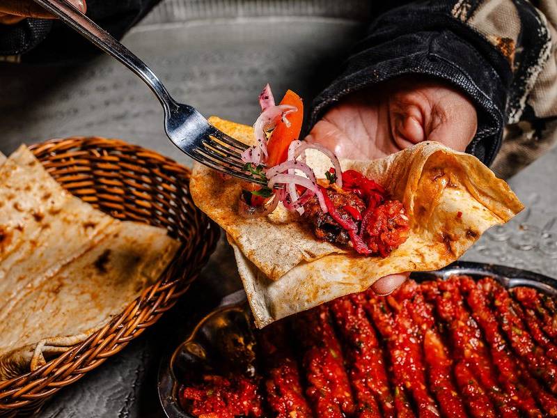 Çiğ köfte wrap.
