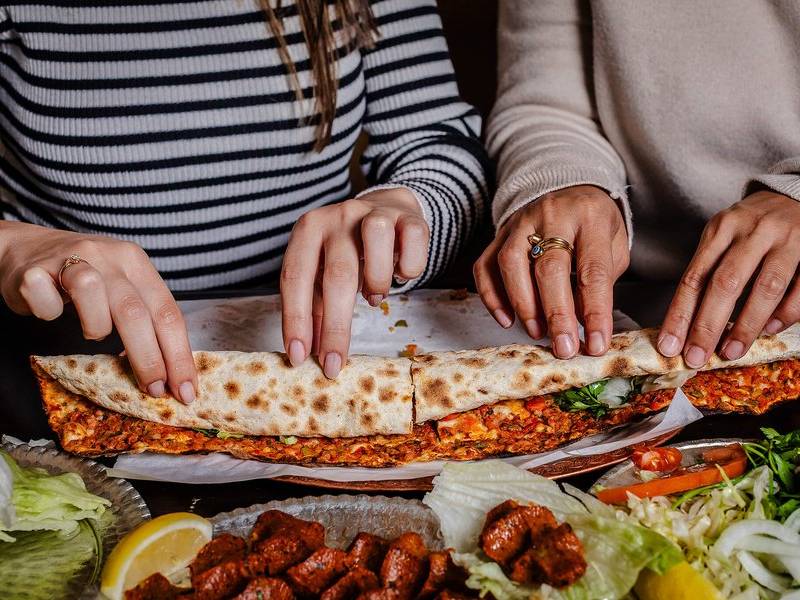Rolling lahmacun.