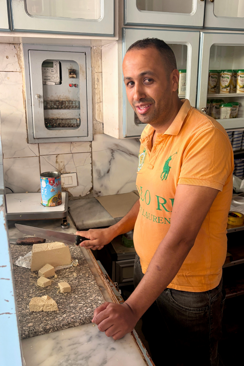 Slicing halva.