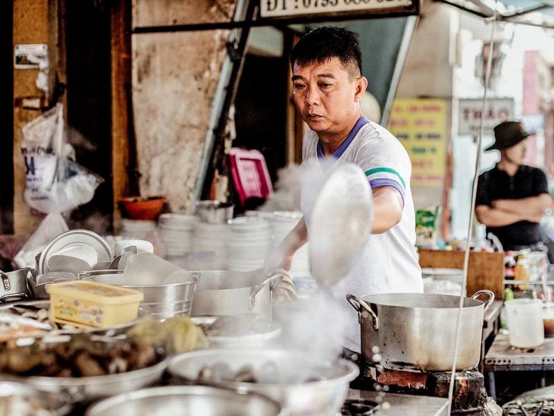 Street stove cook.