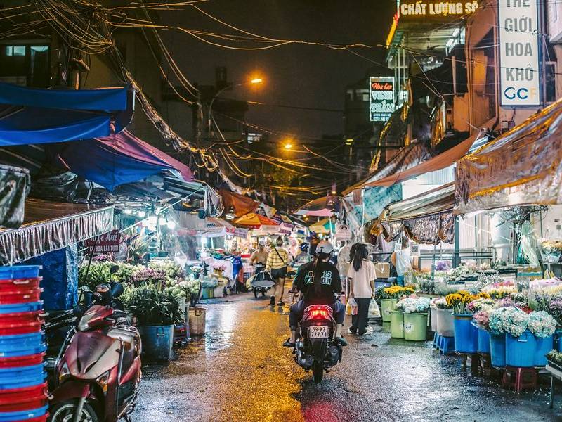 Night flower market.