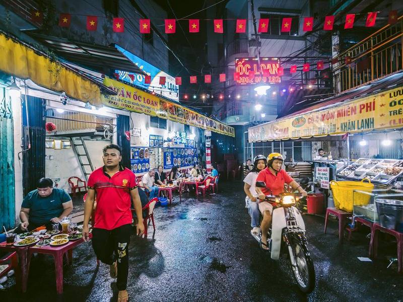 Ốc alley night.
