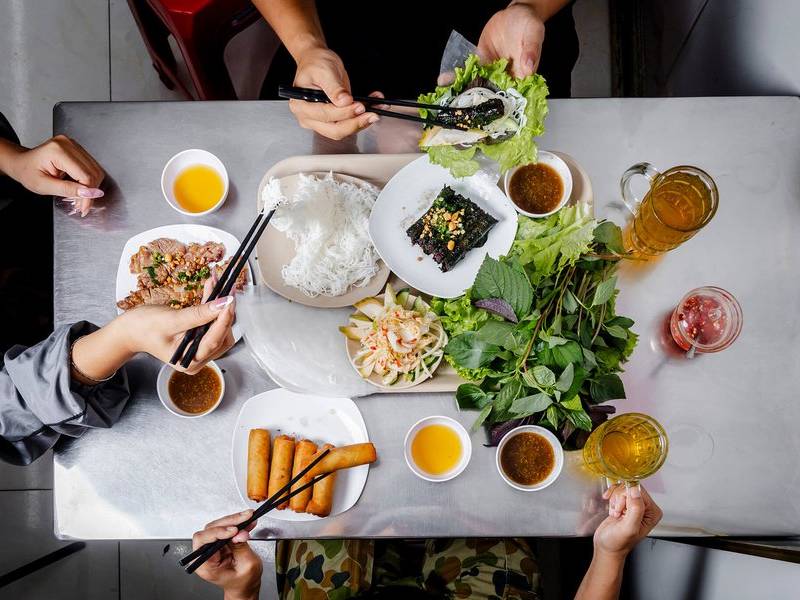 Bún thịt nướng.