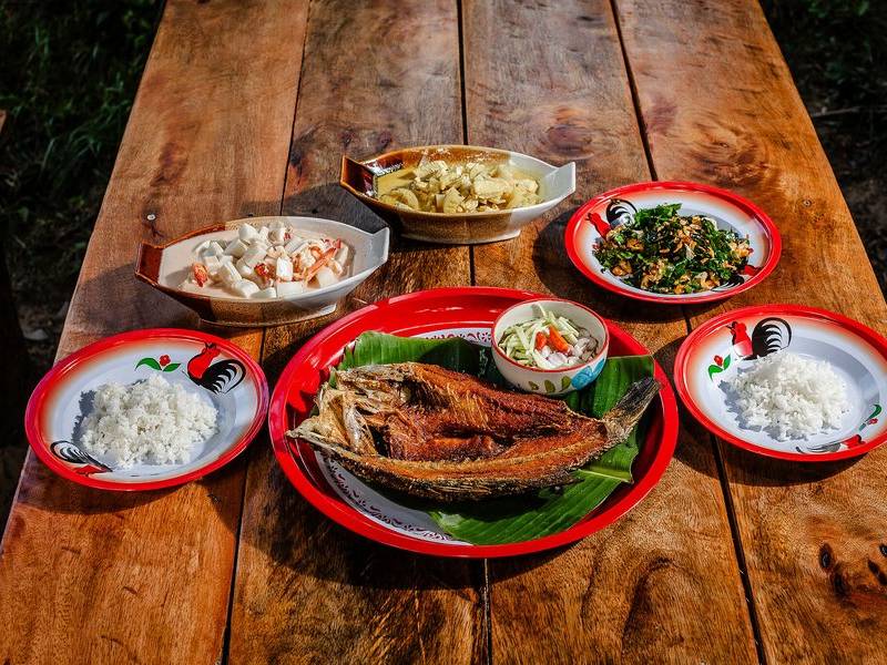 A Koh Samui table spread.