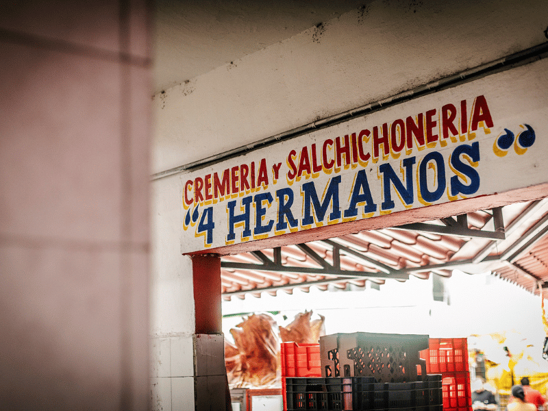 4 Hermanos cremeria.
