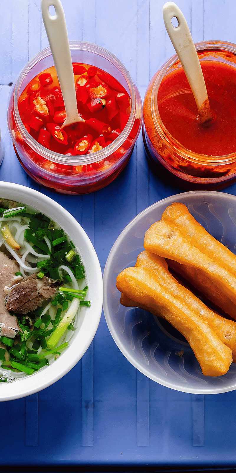Phở bò, quẩy.