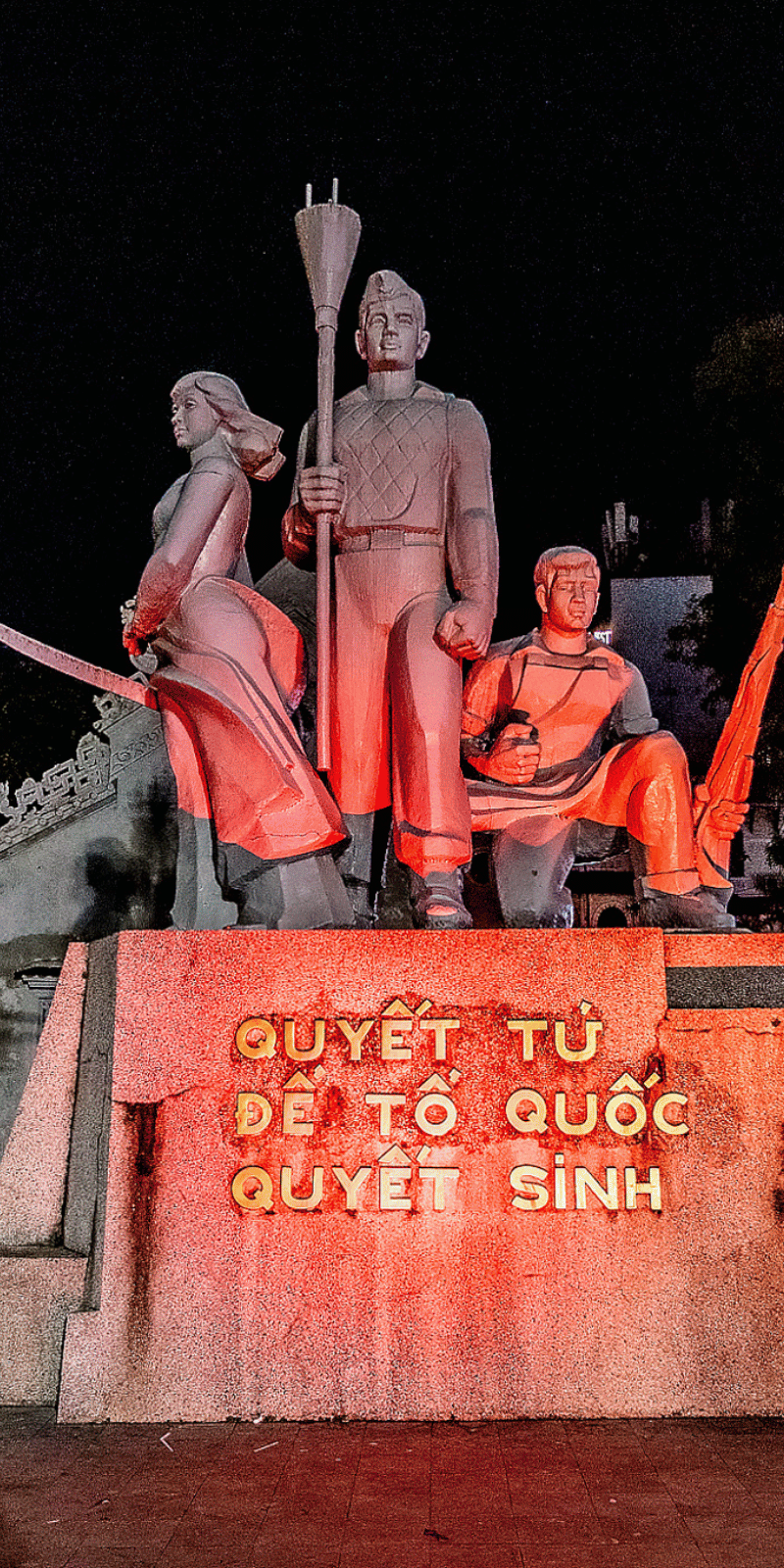 Quyết tử monument.