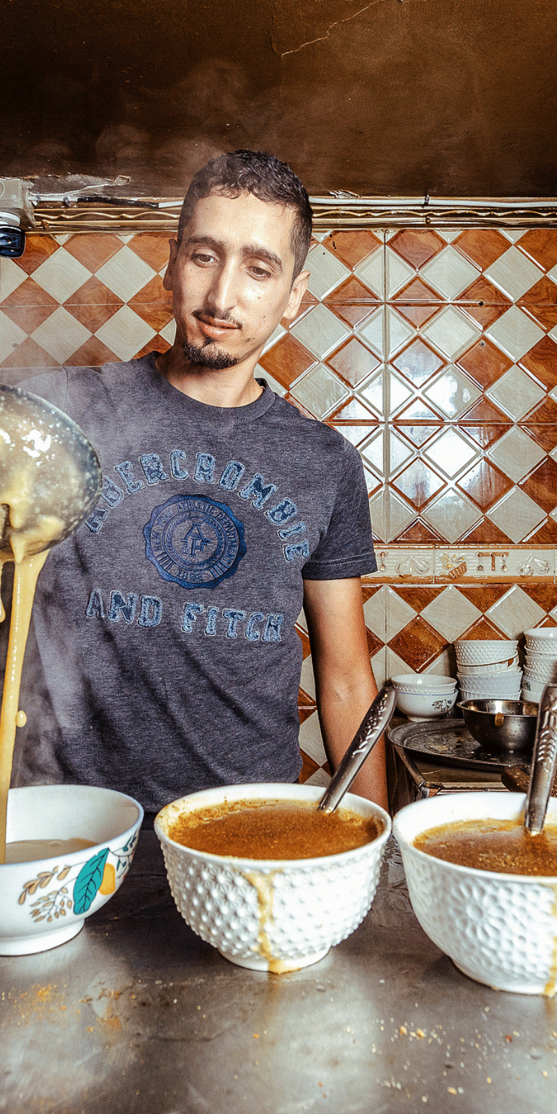 Pouring bissara.