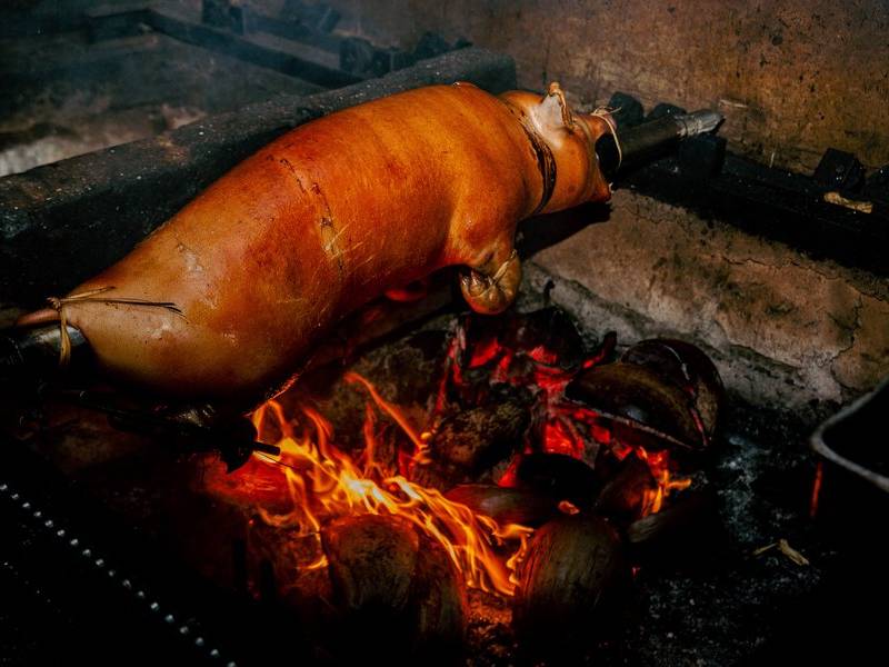 Whole roasted babi guling.