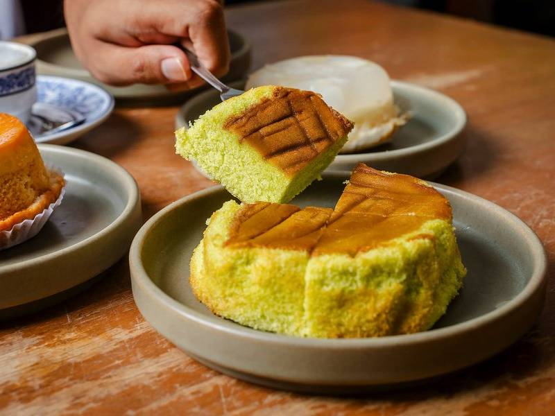 Pandan sponge cake.