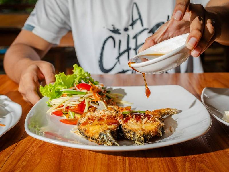 Fried pla fish.