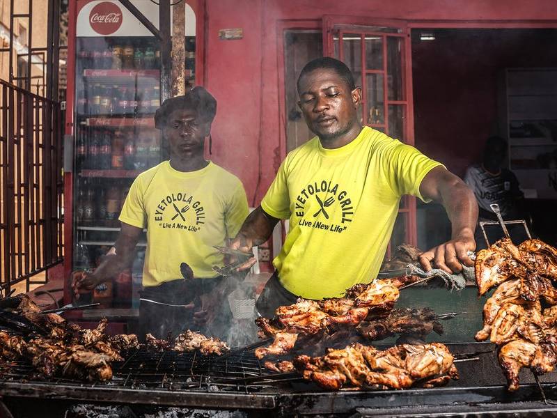 Eyetolola grill.
