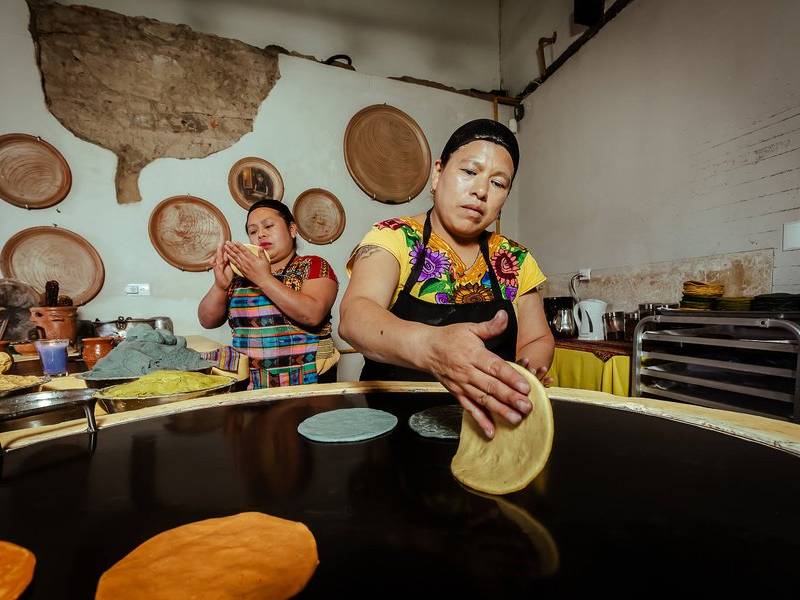Two aunties comal.