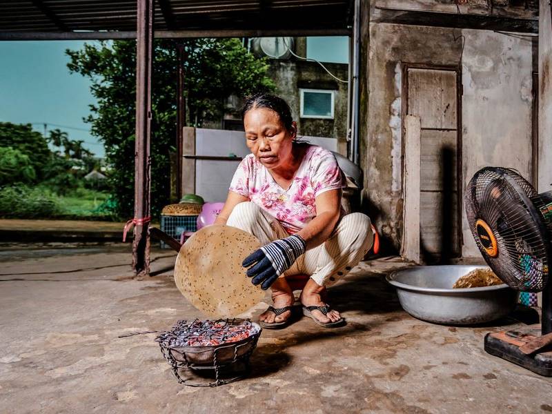 Rice-paper cook.