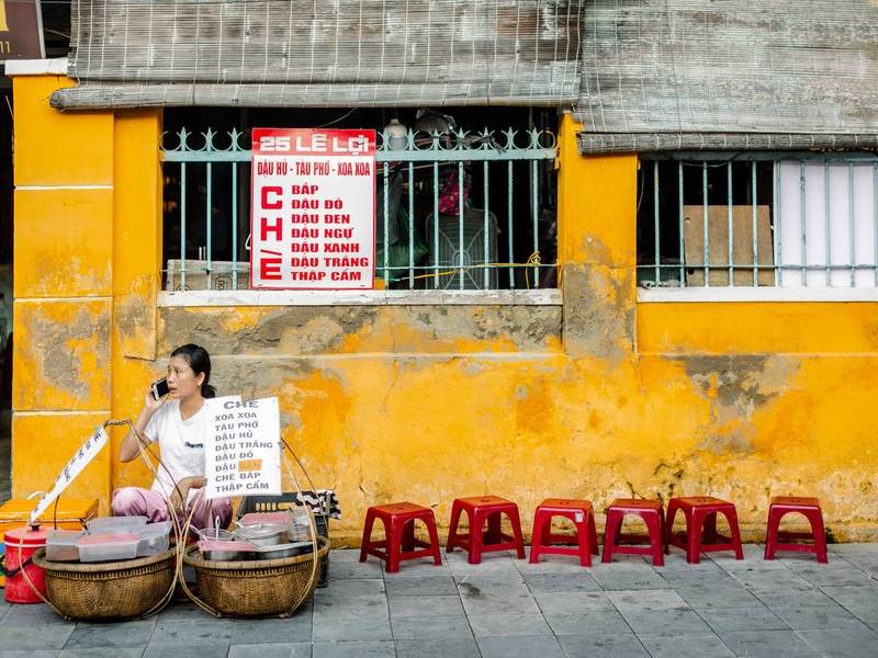 Chè stall, waiting.