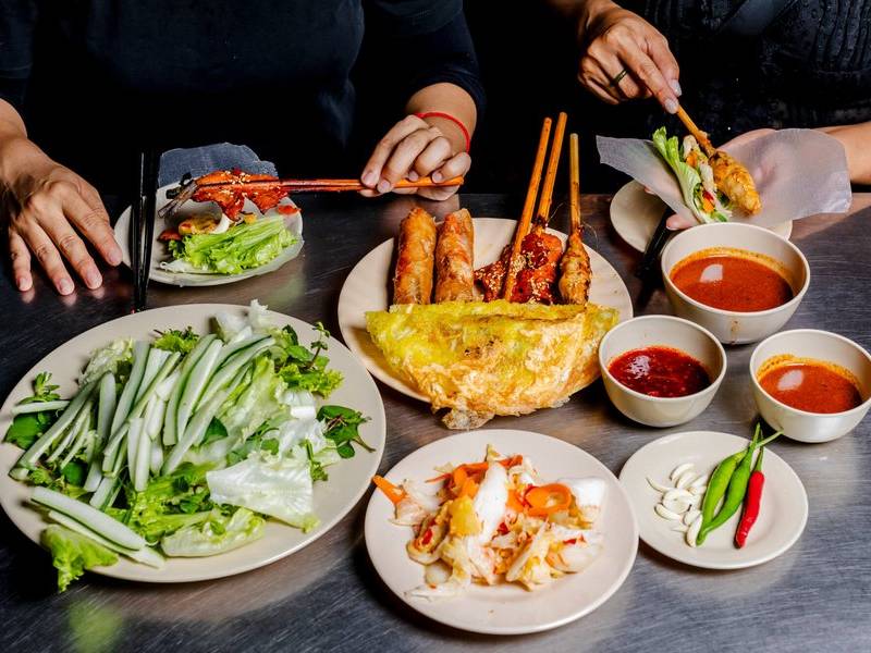 Bánh xèo table.