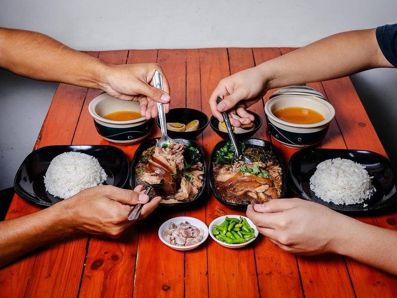 Khao kha moo with garlic.